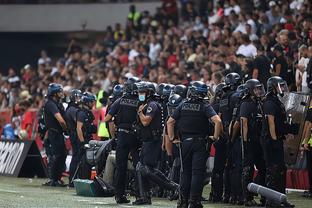 阿莫林更衣室怒骂曼联球员，直言愤怒又失望！基恩炮轰红魔如小学生