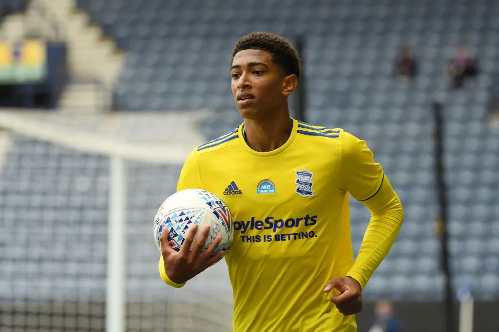 足协杯决赛国安vs河南首发：4外援PK5外援，张玉宁、王上源出战