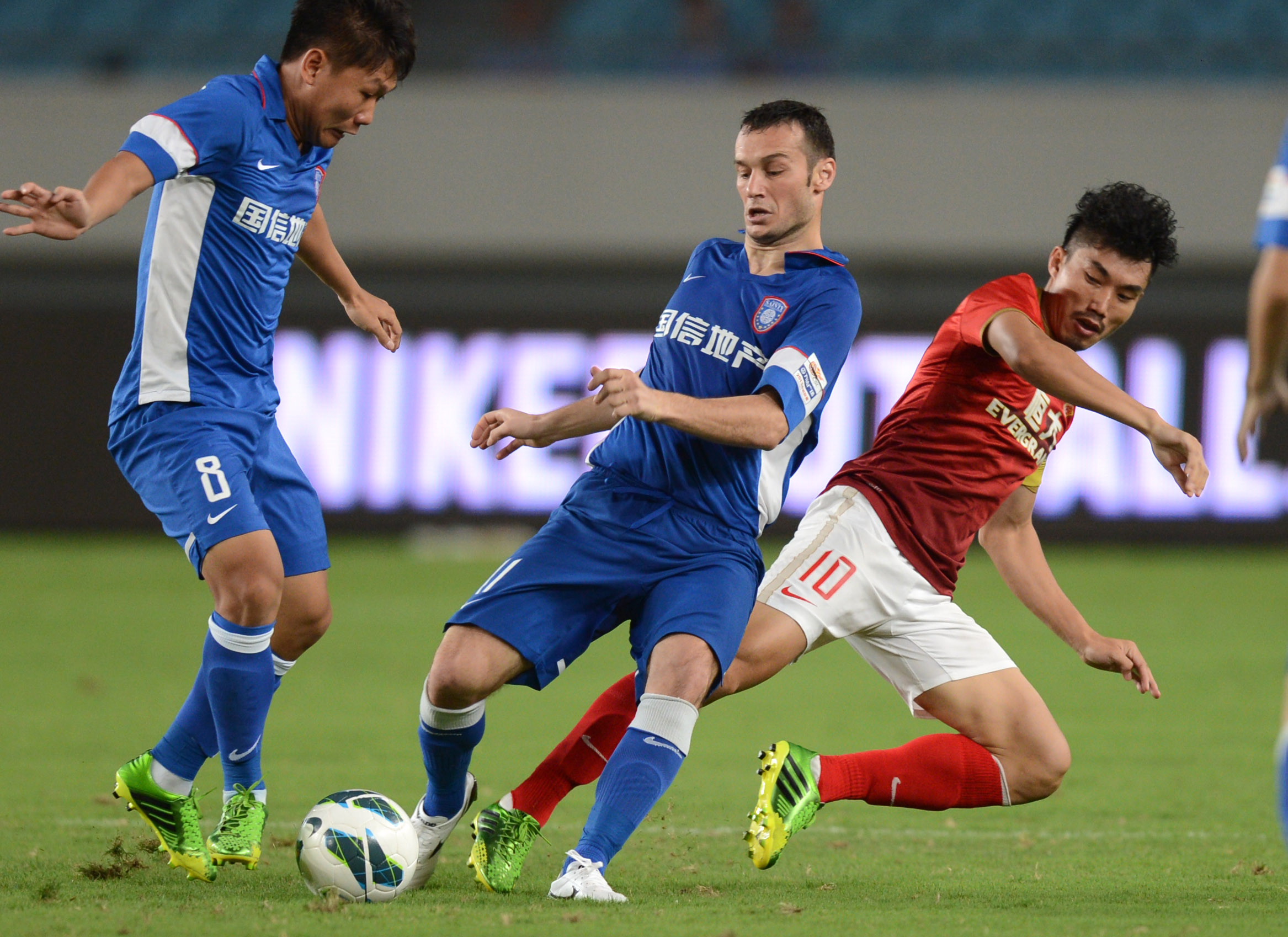 再见，巴萨U40！苏亚雷斯离队迈阿密国际，梅西独守美职联