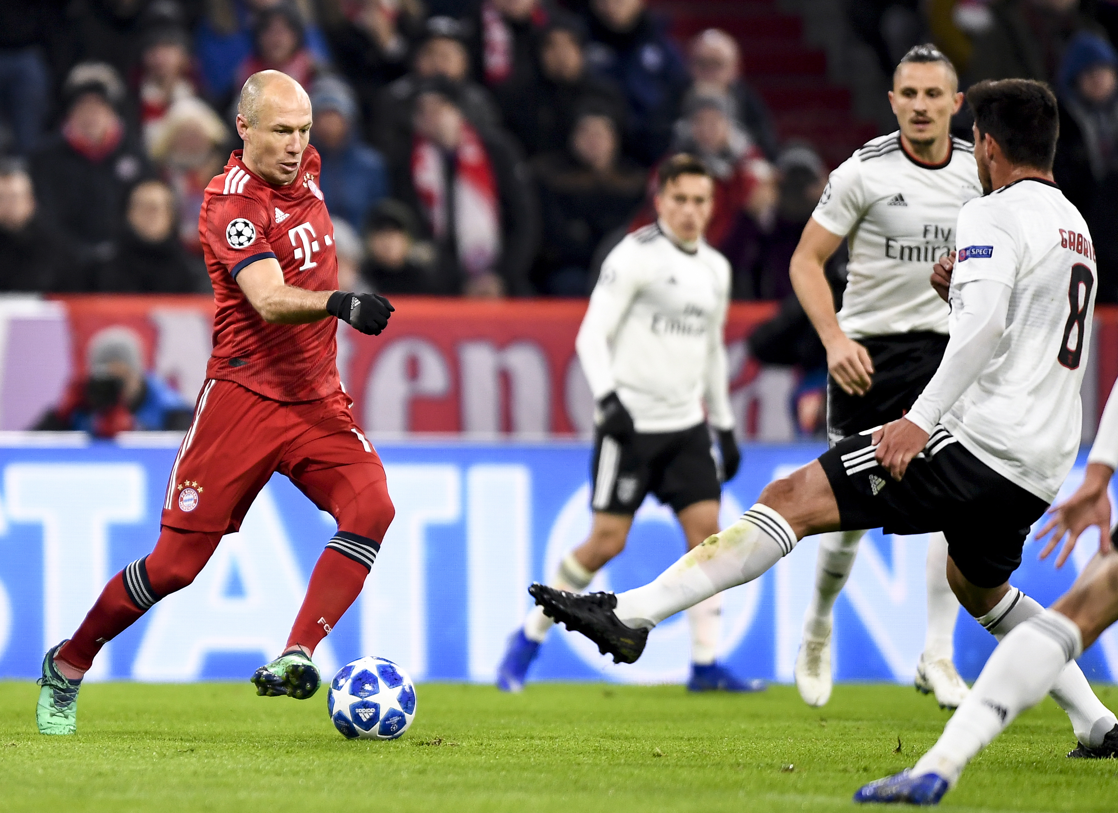 0-0，40岁阿森纳旧将染红+少2人都不输，西甲倒数第一逼平马略卡