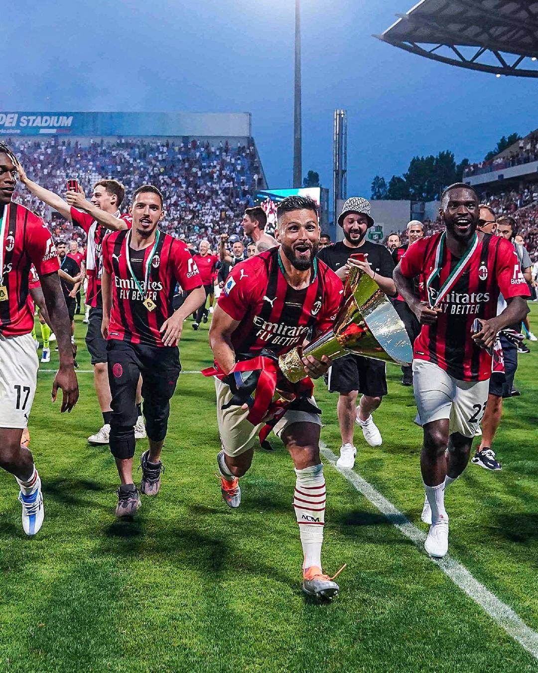 欧冠半场：杜兰、多尔贝格破门，卡拉巴克1-1阿贾克斯