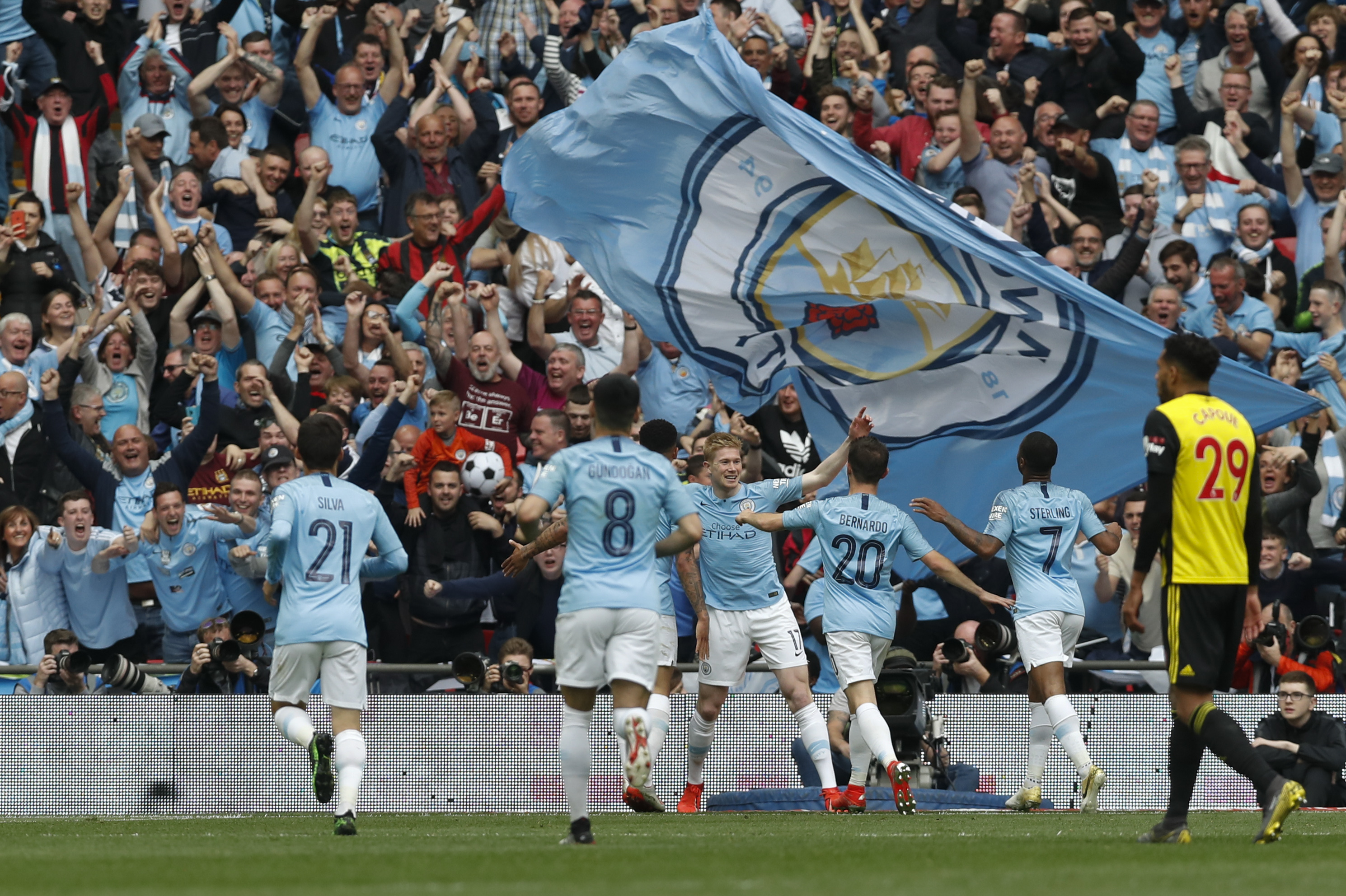 斯图尔特谈雄鹿防守：这是成年人的赛场，他们竟然还在用联防