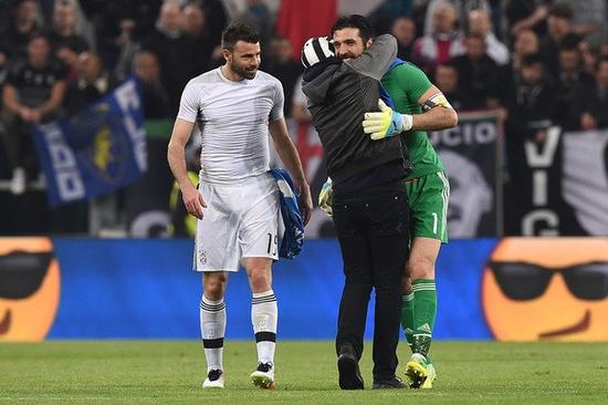 里程碑！米切尔生涯三分命中总数达到1700个