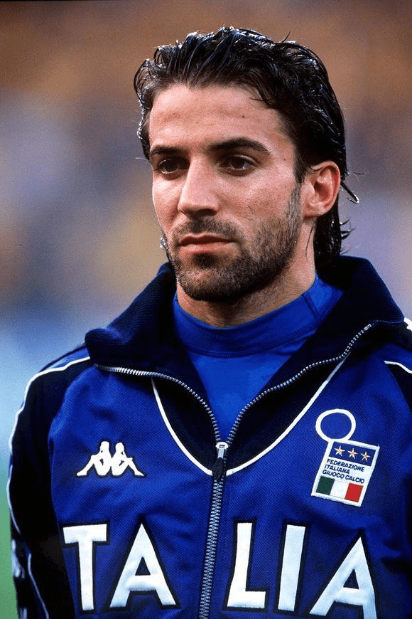 前利物浦后卫马蒂普退役后首亮相，现身沙尔克04广告