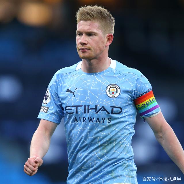 记者：于汉超正在参加B级教练培训班，下赛季将担任申花助教